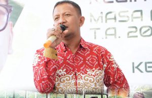 Camat Tamalanrea Hadiri Reses Bersama Anggota DPRD, Kenakan Kemeja Batik Merah