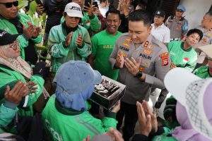 Ojol Kejutkan Kapolres Gowa, Ulang Tahun Dirayakan dengan Traktiran Bakso