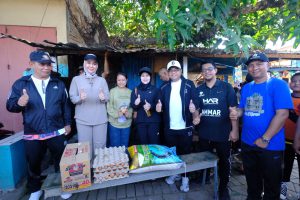Pimpinan DPRD dan Wakil Bupati Gowa Serahkan Bantuan untuk Keluarga Miskin Ekstrem Desa Julubori