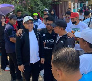 Hasrul Abdul Rajab Rangkul Wakil Bupati Gowa, Suasana Hangat Warnai One Day One District di Desa Julubori