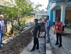 Wakil Ketua DPRD Gowa Hasrul Abdul Rajab Tinjau Pembangunan Jalan Lingkungan di Kelurahan Batangkaluku