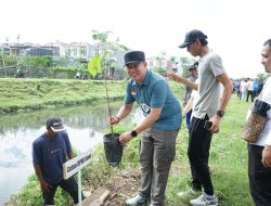 Taufik Surullah Peringati Hari Jadi Gowa ke-705 Lewat Gerakan Penghijauan di Bantaran Kanal