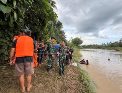 Tim Gabungan SAR Melakukan Pencarian Korban Tenggelam Disungai Lacinde Wajo