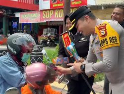 Hari Ibu 2025, Kapolres Gowa dan Polwan Tebar Cinta di Ruang Publik