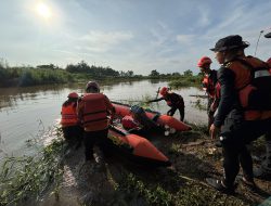 Tim SAR Gabungan Melakukan Pencarian 1 Orang Korban Tenggelam Disungai Desa Je’ne Mandinging Kab.Gowa