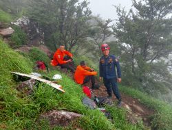 Hari Kedua Pencarian Pesawat ATR 400, Tim SAR Gabungan Temukan Serpihan Badan Pesawat