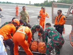 Medan Extrem Satu Korban Pesawat ATR 42-500 di Evakuasi Lewat Helikopter