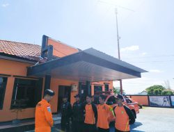 Terjadi Kecelakaan Kapal Nelayan di Perairan Taka Limpoge Sinjai, Tim Basarnas Melakukan Operasi SAR