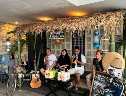 Nostalgia Ramadhan dengan Dekorasi Ikonik Pos Kamling & Sepeda Ontel