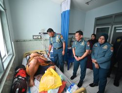 Korban Ledakan Kapal Nelayan Ditangani Intensif Di RSAL Jala Ammari TNI AL Kodaeral VI