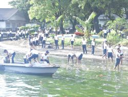 Ratusan Personel Kodaeral VI Melakukan Aksi Bersih  Pantai Jalaria, Sebagai Wujud Indonesia ASRI dari Pesisir