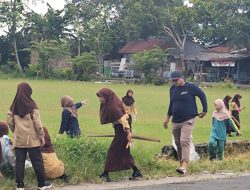 SMAN 2 Pinrang Bersama Forkompicam Duampanua Gotong Royong Bersihkan Lingkungan
