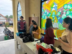 Hadir Jaga Rasa Aman, Samapta Polres Gowa Amankan Ibadah Minggu di Gereja