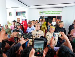 Kado Peringatan 682 Tahun Sidrap, Gubernur Sulsel Serahkan Bantuan Keuangan Rp15 M hingga Alsintan