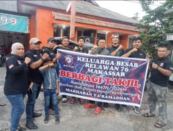 Relawan 76 Bagikan 200 Paket Takjil di Pekan Pertama Ramadhan