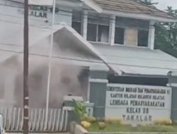 Kobaran Api Terlihat di Depan Pintu Lapas Takalar