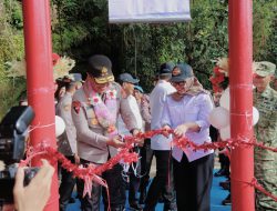 Kapolda Sulsel Sinergi Bersama Bupati Barru Resmikan Jembatan Gantung, Buka Akses Baru di Desa Nepo