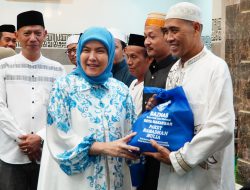 Ivan Kalalembang Mendampingi Aliyah Mustika Ilham Dalam Safari Ramadhan Di Kecamatan Wajo