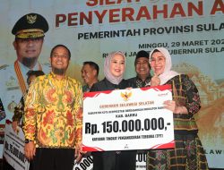 Prestasi Bersinar! Bupati Barru Andi Ina Raih Penghargaan Tekan Pengangguran dari Gubernur Sulsel