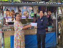Tyna Haji Ti’no Daeng Mawangi Tegaskan Komitmen NasDemPeduli, Bantu Modal UMKM di Bajeng Barat