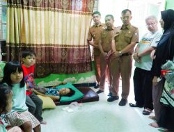 Bentuk Kepedulian Plt Camat Wajo Bersama Ketua Walubi Sulsel Kunjungi Warga Pengidap Penyakit Serius