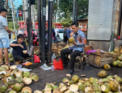 Saat Bedug Masjid Ditabuh, Ketum ADKASI Siswanto Pilih Kelapa Muda Segar untuk Berbuka