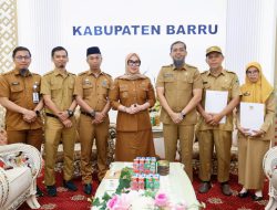 Bupati Barru Serahkan SK Plt Pejabat Dinas Kesehatan, Tekankan Pelayanan Publik Optimal
