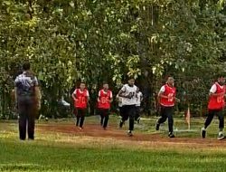 Tetap Stamina Terjaga, Wadan Kodaeral VI Langsung Uji Fisik PNS TNI AL