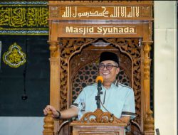 Hari Kedua Safari Ramadan, Wabup Abustan Serahkan Bantuan dan Ajak Warga Perkuat Ukhuwah di Masjid Syuhada Lalabata