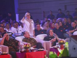 Mentan Amran Sulaiman puji Bupati Barru paling rajin komunikasi pusat di Mubes IKA Unhas