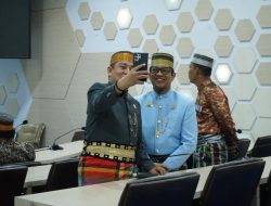 Momen Hangat Hardiknas 2026, Hasrul Abdul Rajab Mencuri Perhatian. Ini Alasannya!