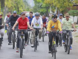 Bupati Andi Ina Gowes Pantau Jalan di CFD Barru, Sapa Warga Hingga Senam Bersama