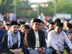 Hasrul Abdul Rajab Sholat Idul Adha Bersama Ribuan Warga di Lapangan Syekh Yusuf